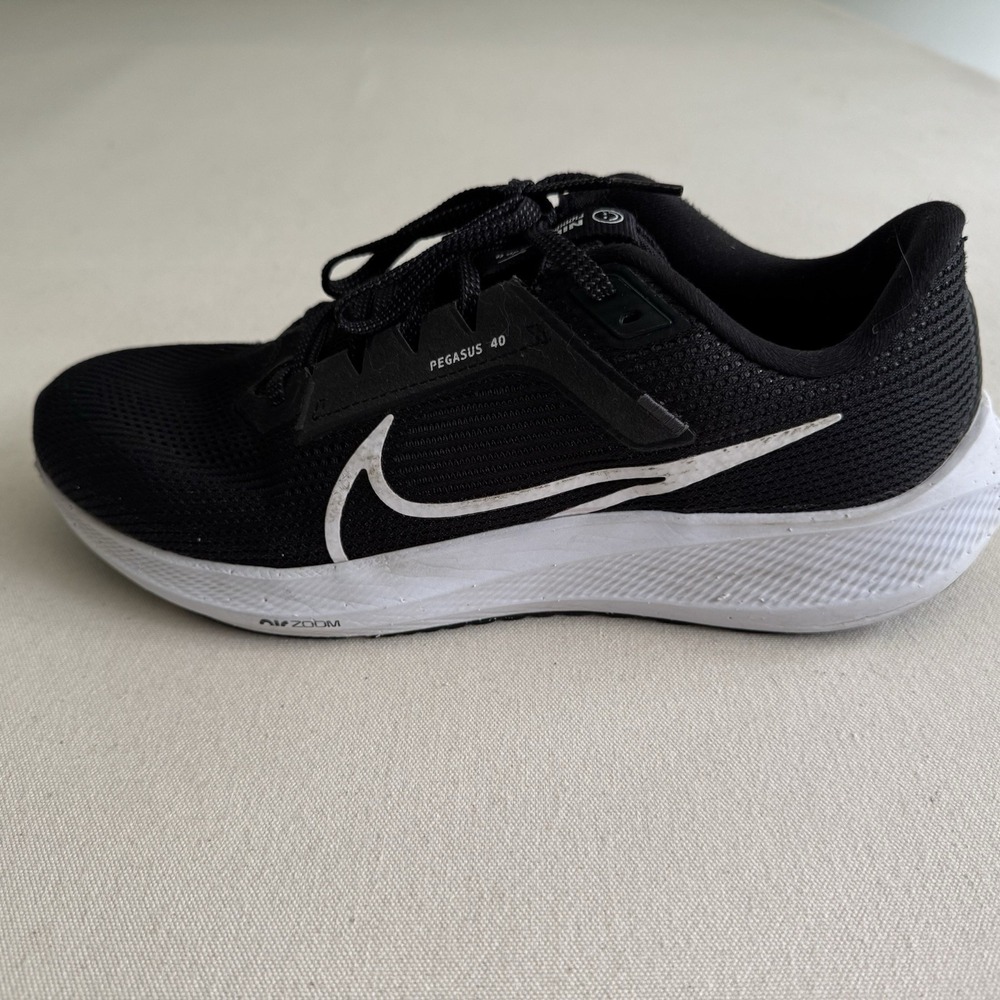 Nike Air Zoom Pegasus 40 Mens Size 10.5 Black White Running Sneakers DV3853-001 - Picture 14 of 16